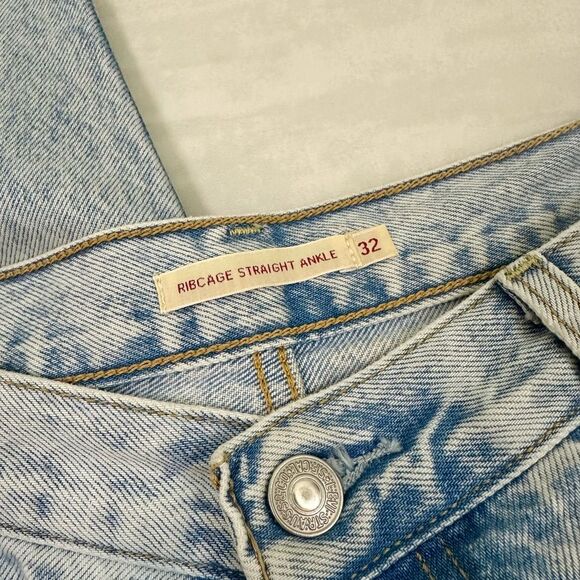 Levi’s Premium Denim Light Wash Ribcage Straight Ankle Jeans - Picture 3 of 10